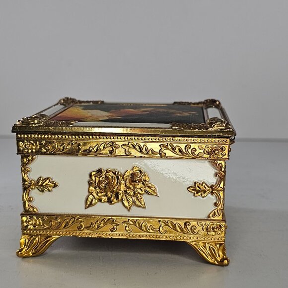 Vintage Gold White Jewelry Box Victorian Lady Reading Brass Metal Velvet - Picture 8 of 9